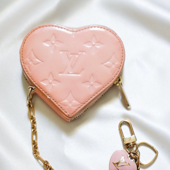 ✨ Authentic Louis Vuitton Vernis Light Pink Heart Coin Purse ✨ - Picture 3 of 6